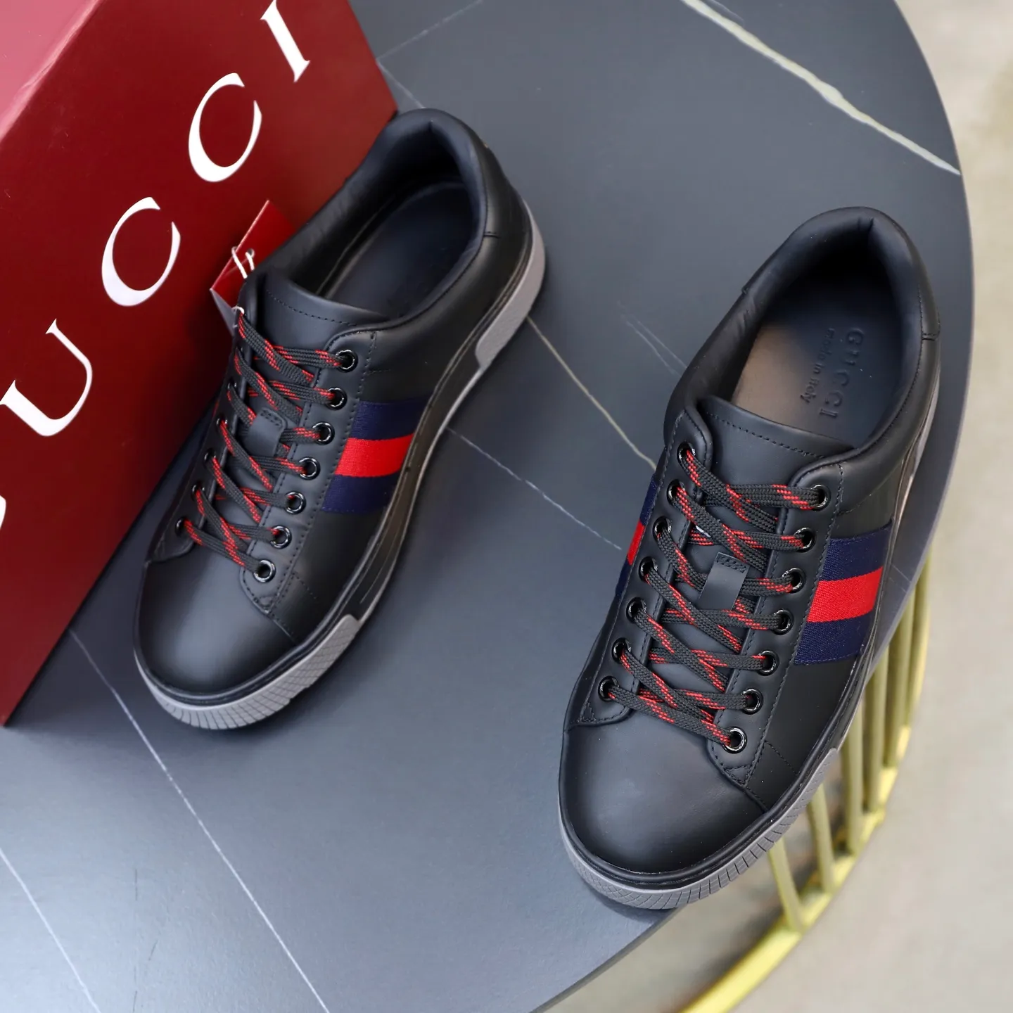 Ex-factory price: 600💰🙅‍♂️🙅‍♂️🙅‍♂️ Brand: Gucci GUCCi Standard code: Men's size 38/44 (45, 46 can be customized) Grade: Same as the official website Material: Original cowhide surface Comfortable hybrid thickened sheepskin lining Original wear-resistant soft outsole Style category: Casual sports version White shoes Dad shoes Young fashion European and American trends British style Color: actual picture color